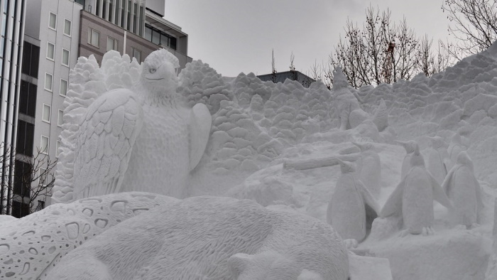 scultura di neve aquila Sapporo Snow Festival