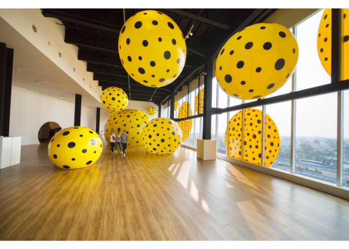 yayoi Kusama installazione pois